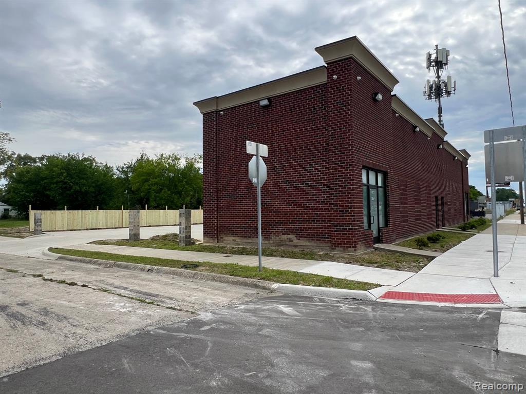 5540 E 8 MILE Road E, Detroit, MI 48091 — Photo 11