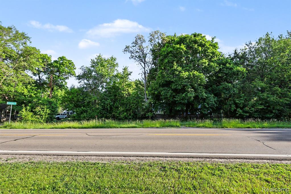 2491 Hoover Avenue, West Bloomfield, MI 48324