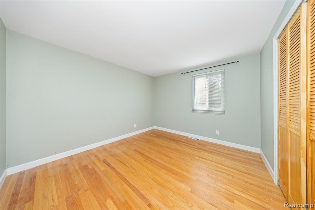 5731 FARMINGTON Road, West Bloomfield, MI — Photo 9