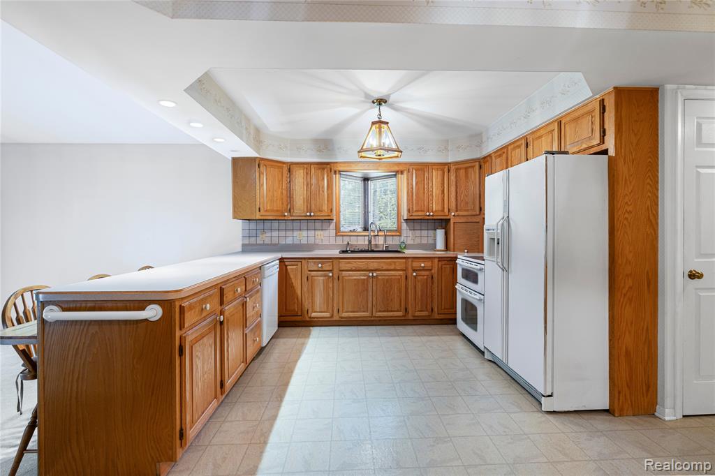 6247 King Arthur Court, Swartz Creek, MI 48473 — Photo 13