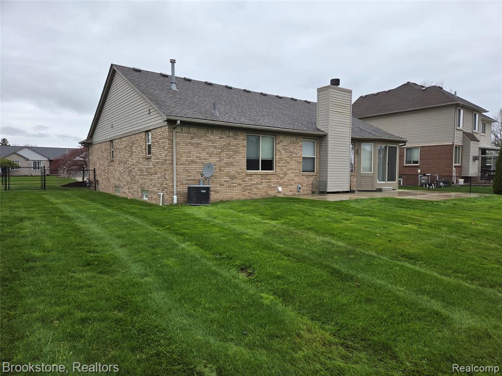 35484 Grant, New Baltimore, MI 48047 — Photo 5