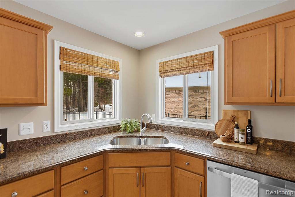 46448 Leanna Drive, Macomb, MI 48044 — Photo 15
