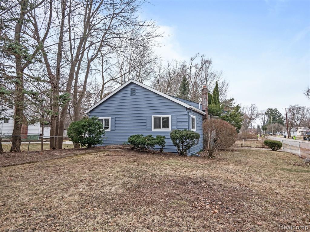410 S Squirrel Road, Auburn Hills, MI 48326 — Photo 2