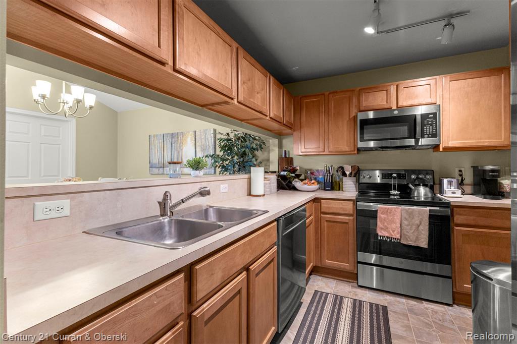 23018 Fairlane Boulevard, Woodhaven, MI 48183 — Photo 9