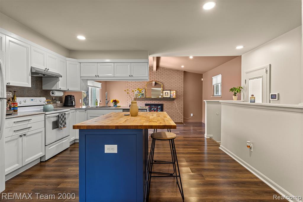 7085 London Court, Canton, MI 48187 — Photo 9