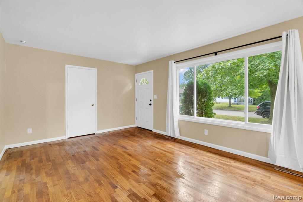 744 Hartner Drive, Holly, MI 48442 — Photo 4