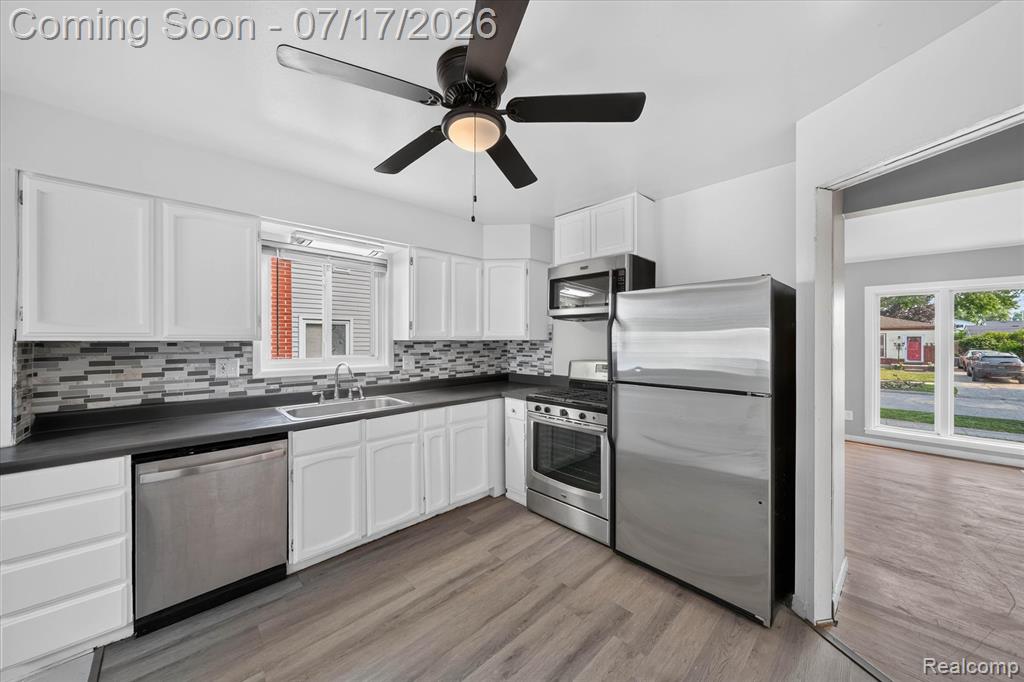 903 Bernie Lane, Madison Heights, MI 48071 — Photo 9
