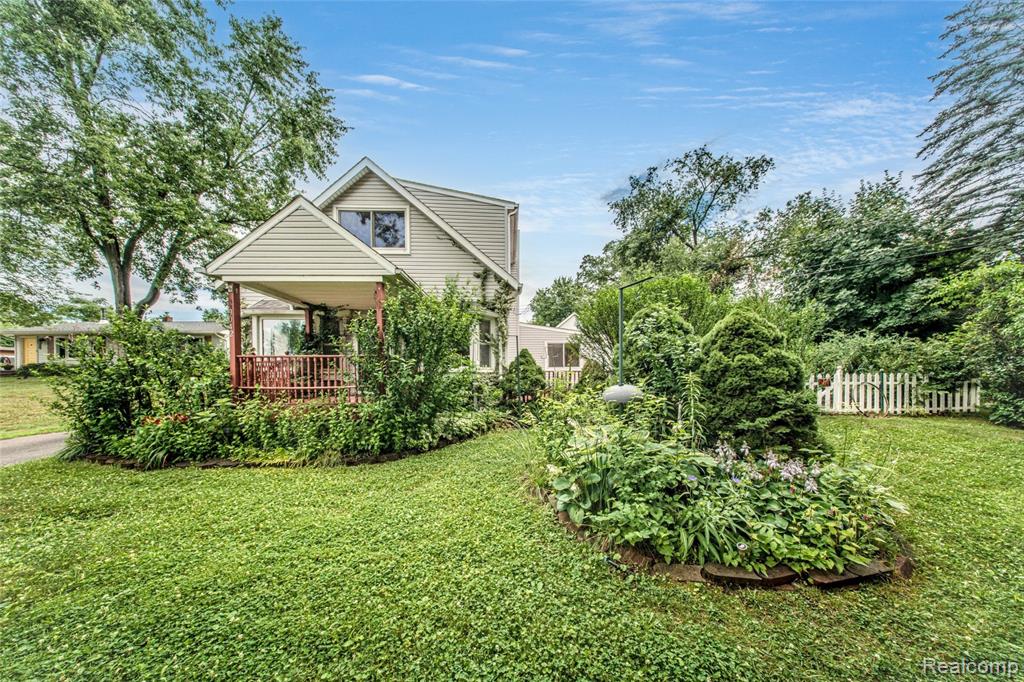 9042 Gale Road, White Lake, MI — Photo 2