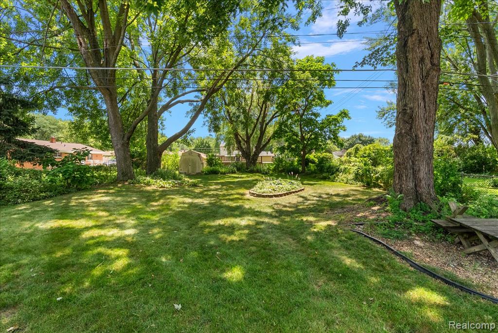 5242 Mansfield Avenue, Sterling Heights, MI 48310 — Photo 36