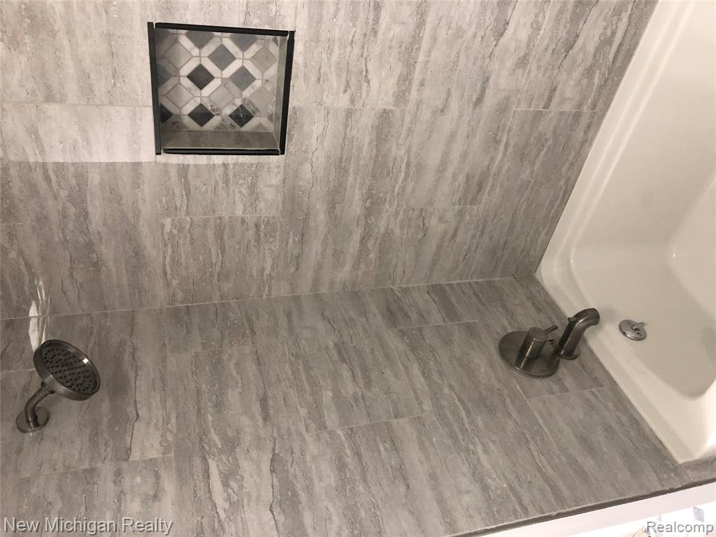 8201 Kennedy Circle, 4, Warren, MI 48093 — Photo 16