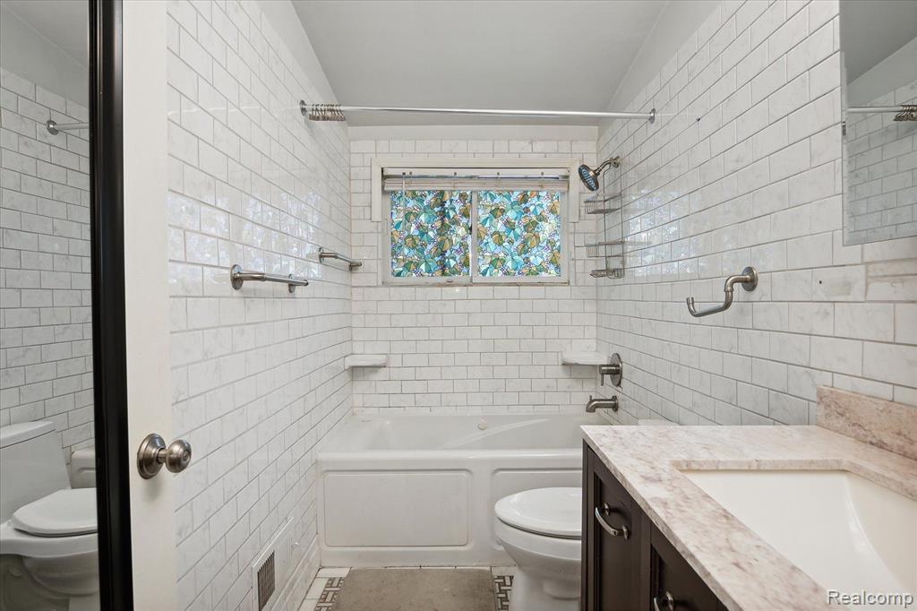 8537 Moms Drive, Belleville, MI 48111 — Photo 17