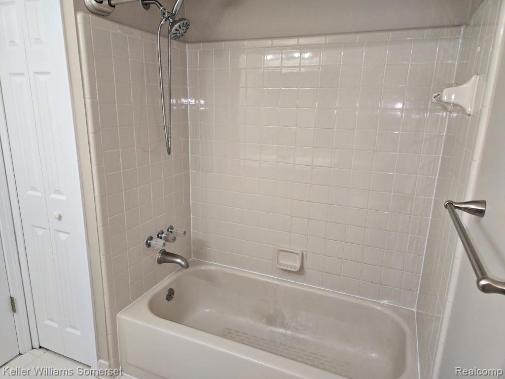 71 Meadow Wood Drive, Rochester Hills, MI 48307 — Photo 35