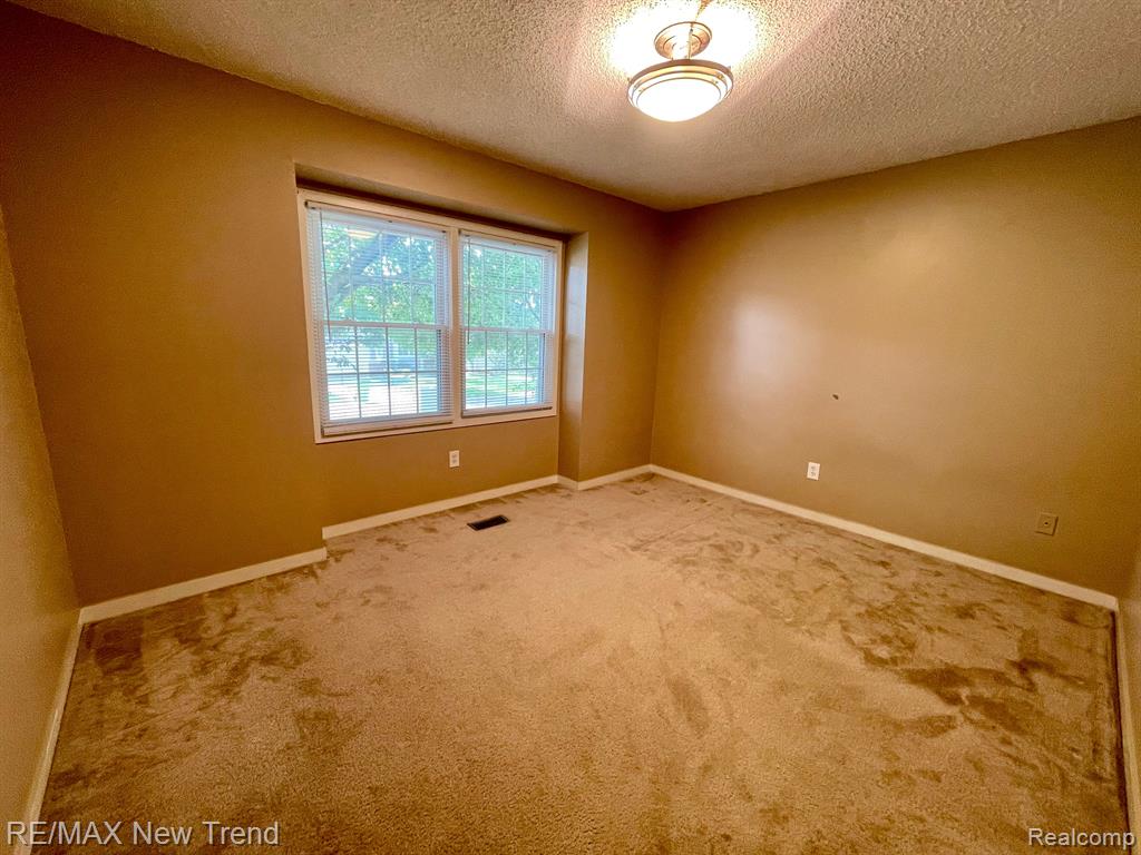 41700 KIRKWOOD Drive, Novi, MI — Photo 10