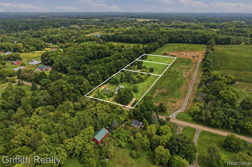 5822 Mack Road, Howell, MI 48855