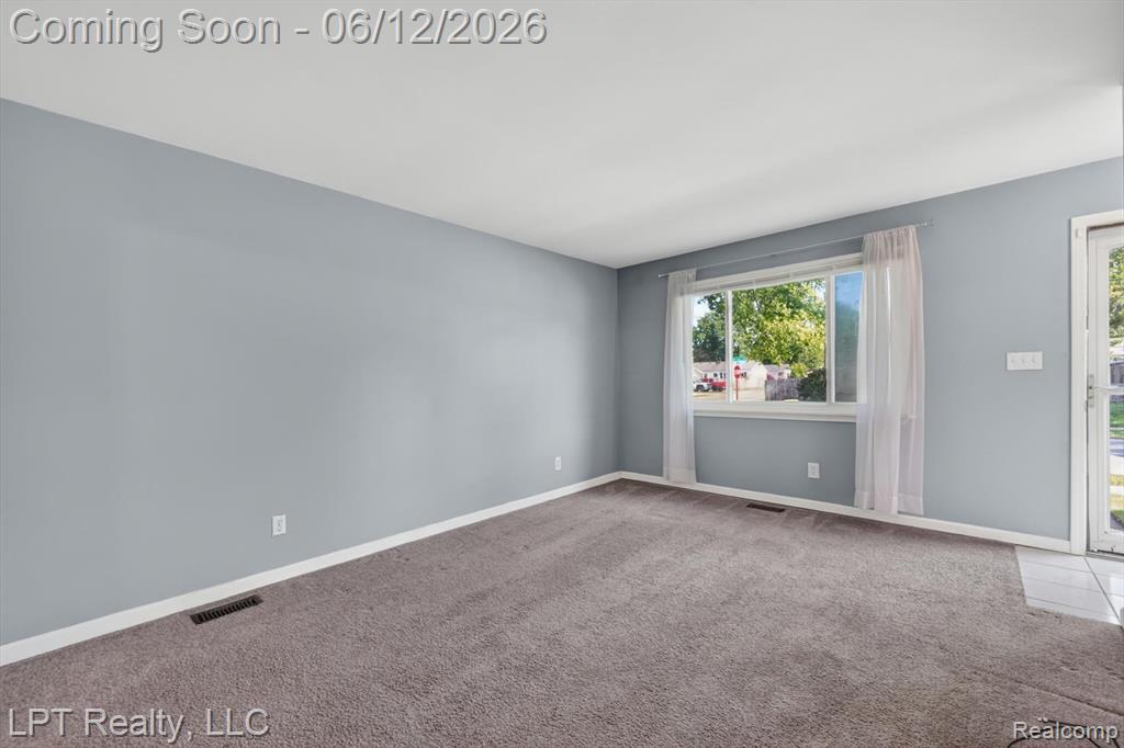 806 E Barrett Avenue, Madison Heights, MI 48071 — Photo 9