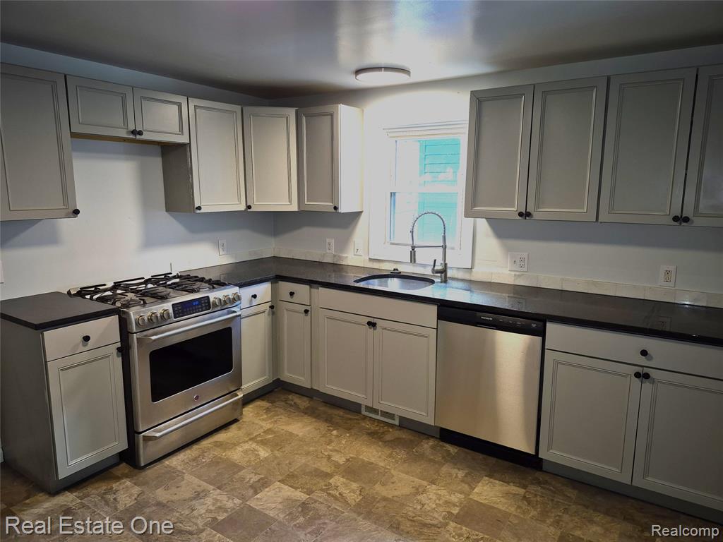 51 Elizabeth Street, River Rouge, MI 48218 — Photo 11