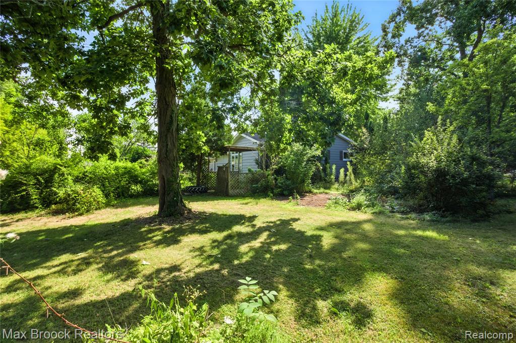 3084 E Hillcrest Drive, Clyde, MI 48049 — Photo 47