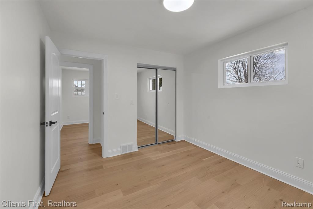 8680 Mercedes Street, Dearborn Heights, MI 48127 — Photo 16