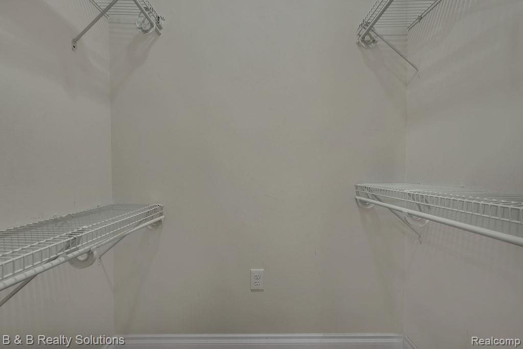 5493 King Road, China, MI — Photo 23