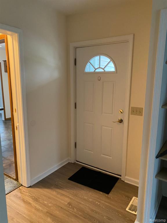 5470 POTTER Road, Burton, MI 48509 — Photo 3