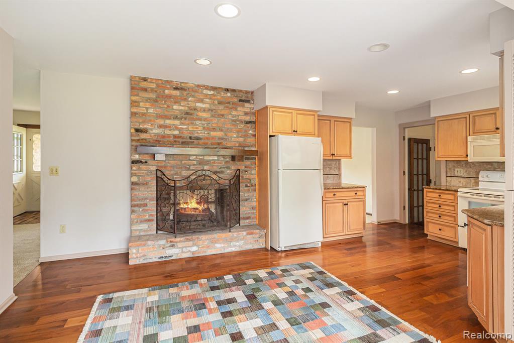 6392 McKenzie Drive, Flint, MI 48507 — Photo 12