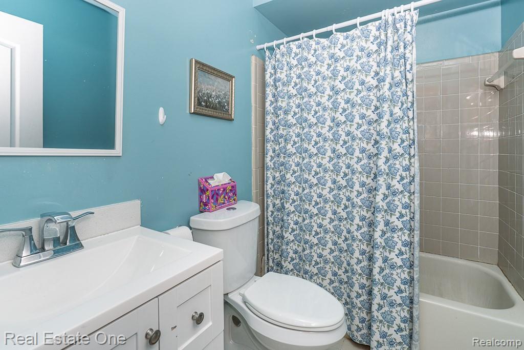 48749 Smokey Glen Court, New Baltimore, MI — Photo 16