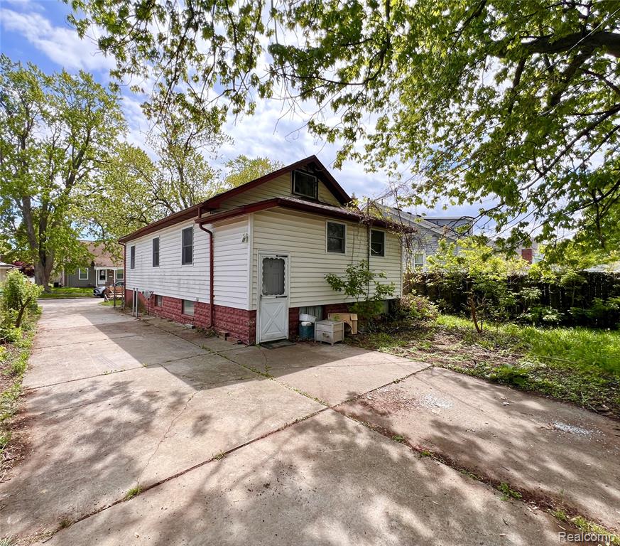 22095 Elmwood Avenue, Eastpointe, MI 48021 — Photo 15