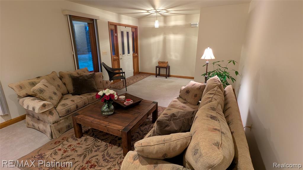 4066 W Knoll, Milford, MI 48380 — Photo 10