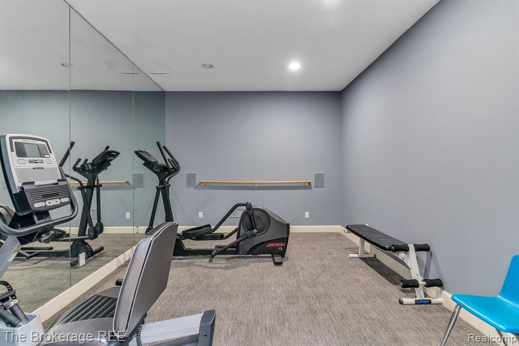 6995 HAWK WOODS Court, West Bloomfield, MI — Photo 49
