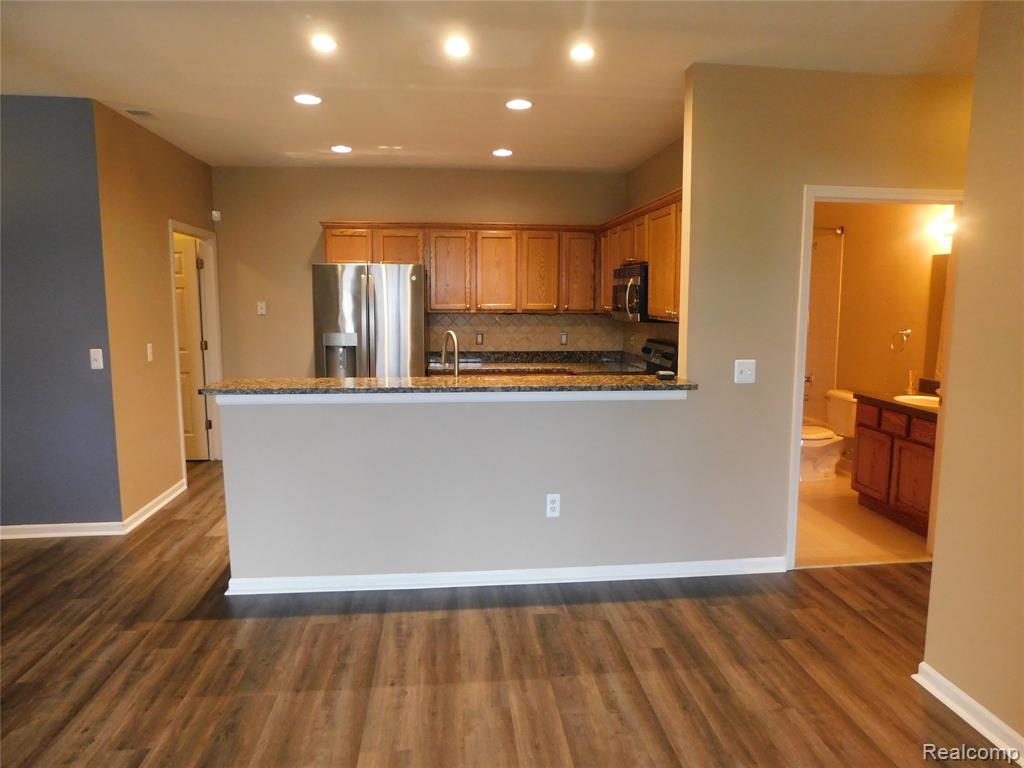 5589 Twin Oaks Drive, Sterling Heights, MI 48314 — Photo 9