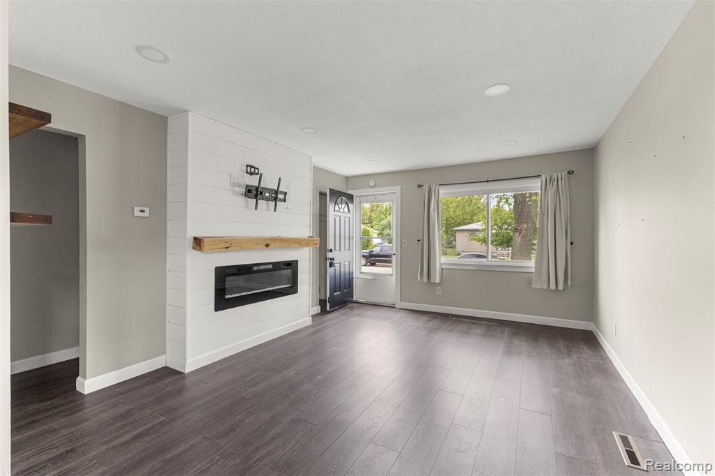 4516 Edgewood Street, Dearborn Heights, MI 48125 — Photo 5