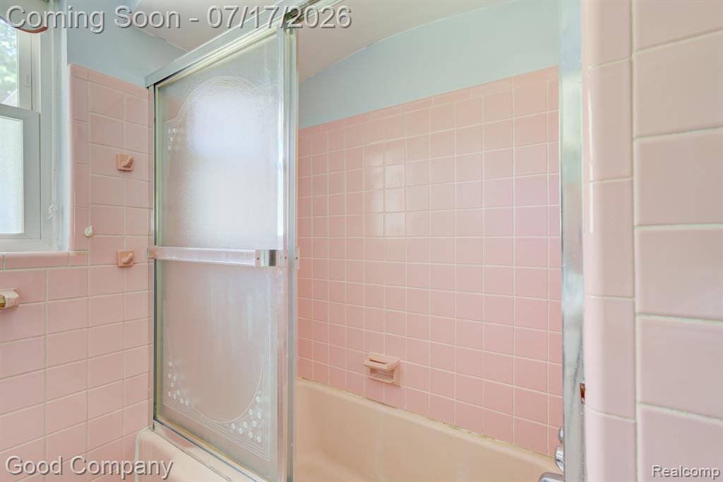 24310 Manistee Street, Oak Park, MI 48237 — Photo 29