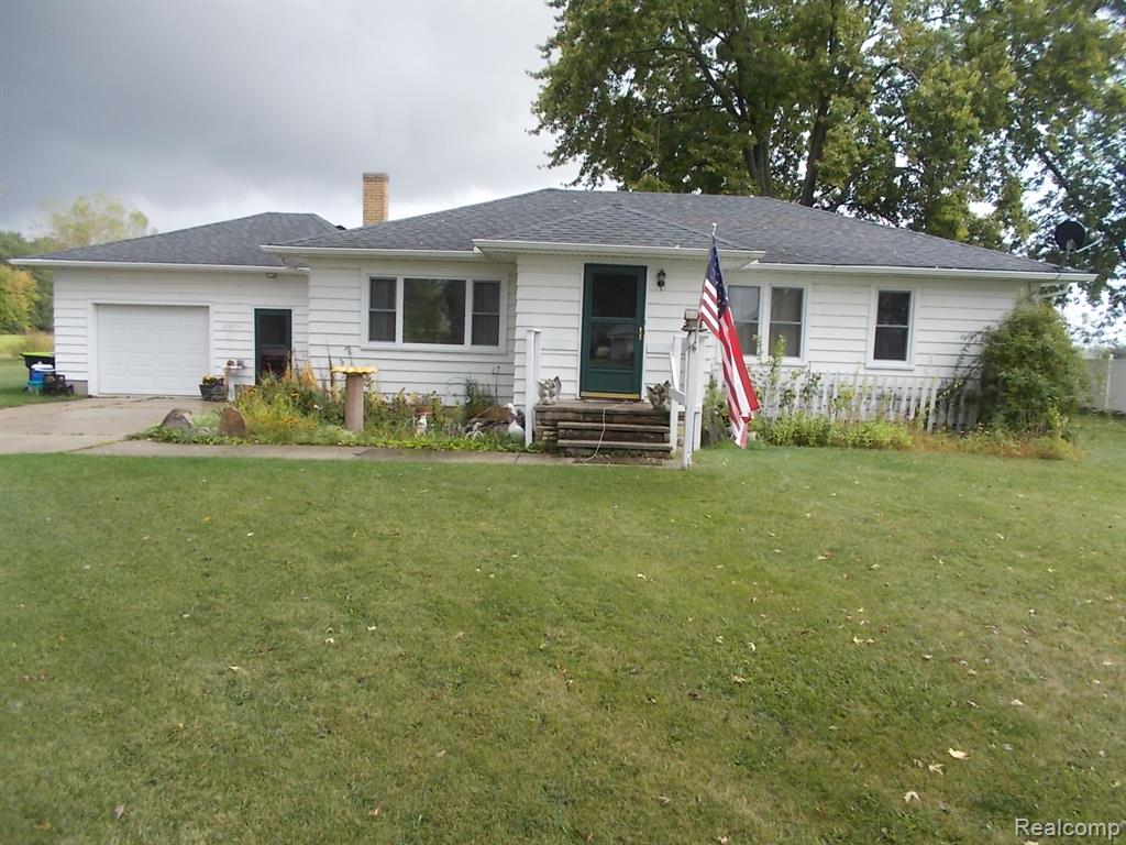 3752 Main Street, Akron, MI 48701 — front exterior