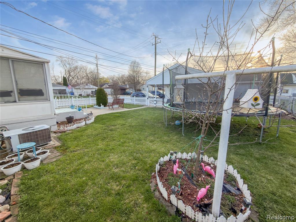4710 Edgewood Street, Dearborn Heights, MI 48125 — Photo 36