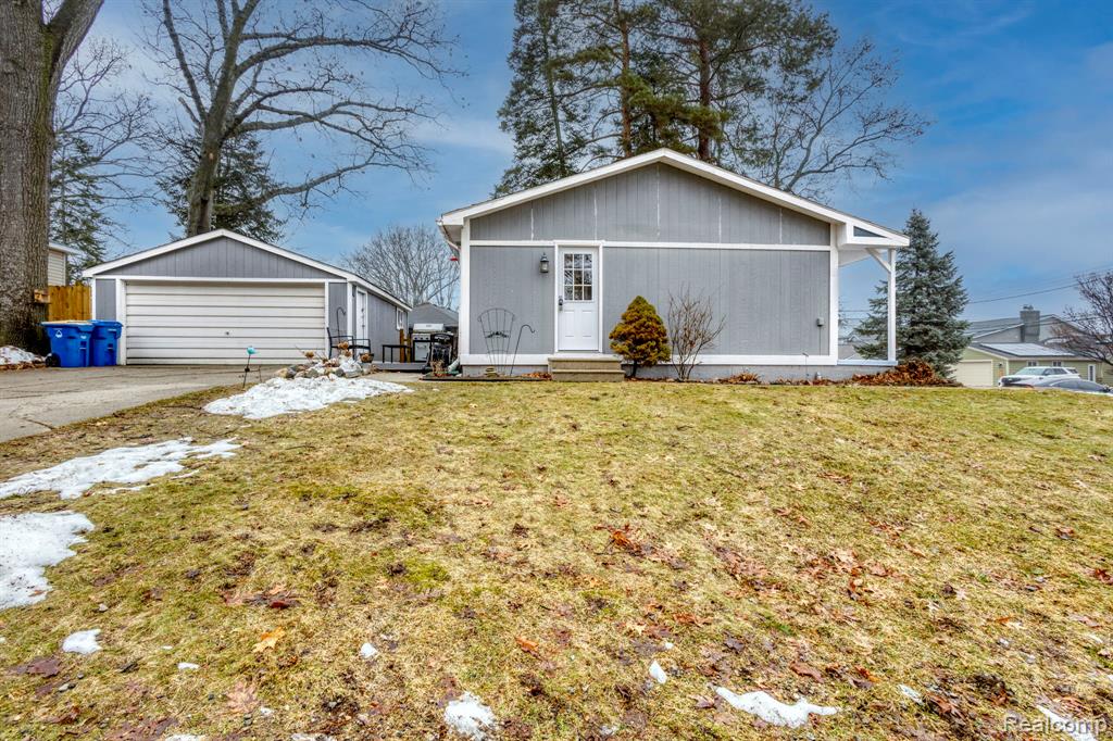 5171 DURNHAM Drive, Waterford, MI 48327 — Photo 3