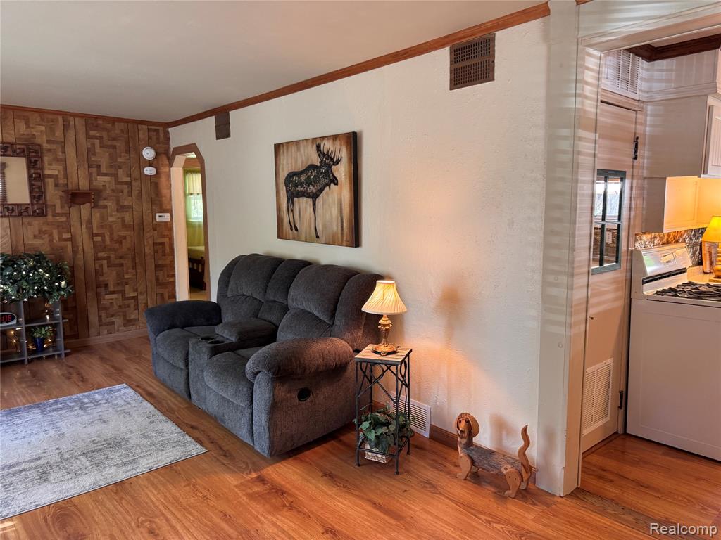 957 Miller Road N, Lake Orion, MI 48362 — Photo 17