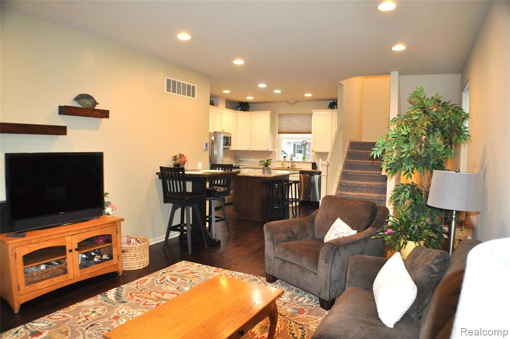 3204 Johanna Ware W, 13, Wixom, MI 48393 — Photo 4