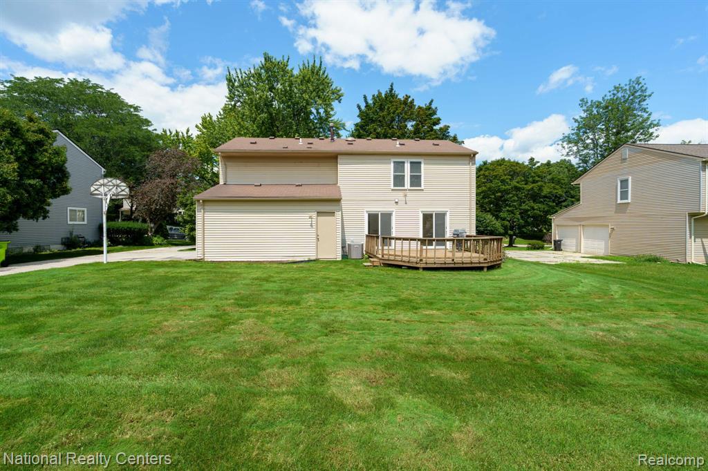 5459 N Piccadilly, West Bloomfield, MI — Photo 13