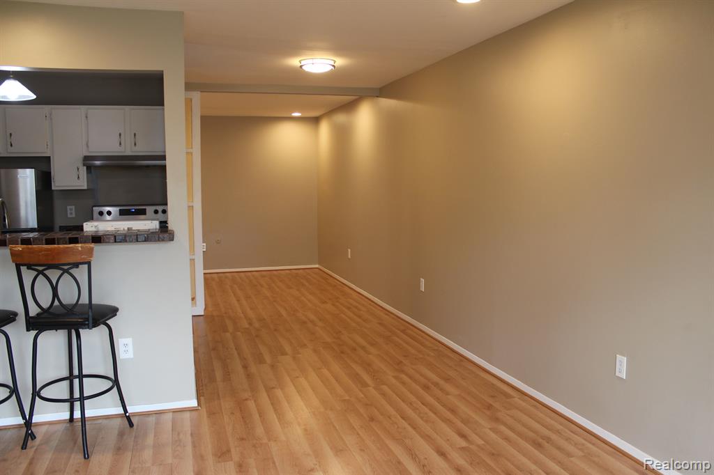 922 CHESTNUT HILL Drive, Auburn Hills, MI 48326 — Photo 8