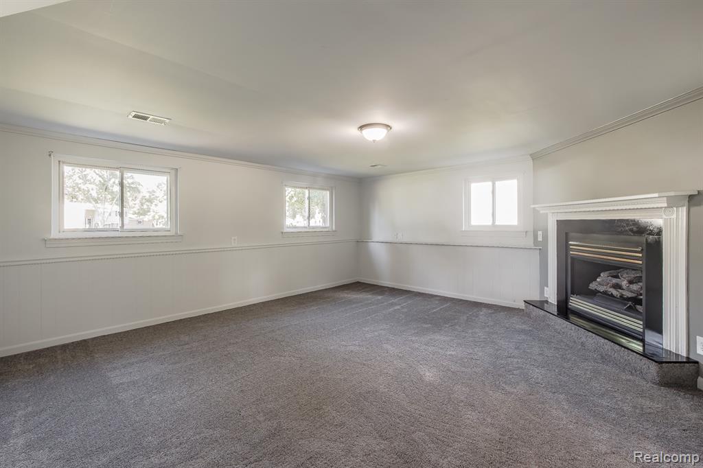 5357 Farm Road, Waterford, MI 48327 — Photo 26