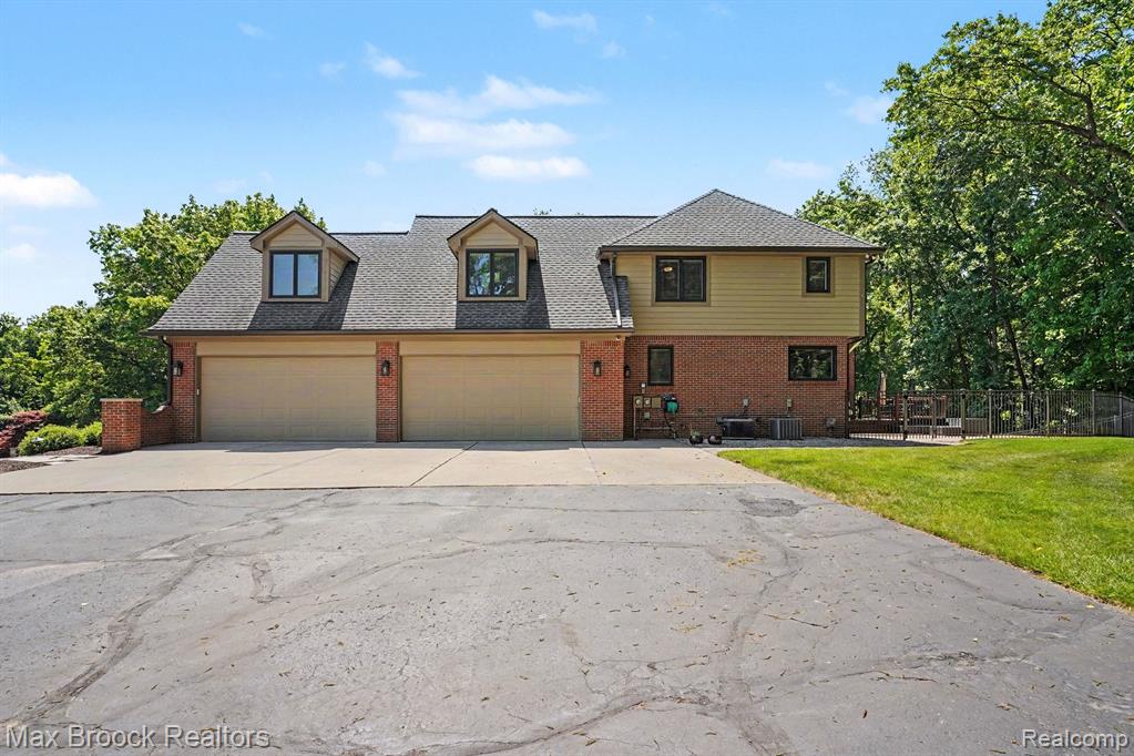 1300 Oak Hollow Drive, Milford, MI 48380 — Photo 43