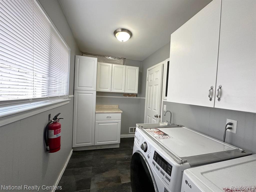 829 W PARKER Avenue, Madison Heights, MI 48071 — Photo 19