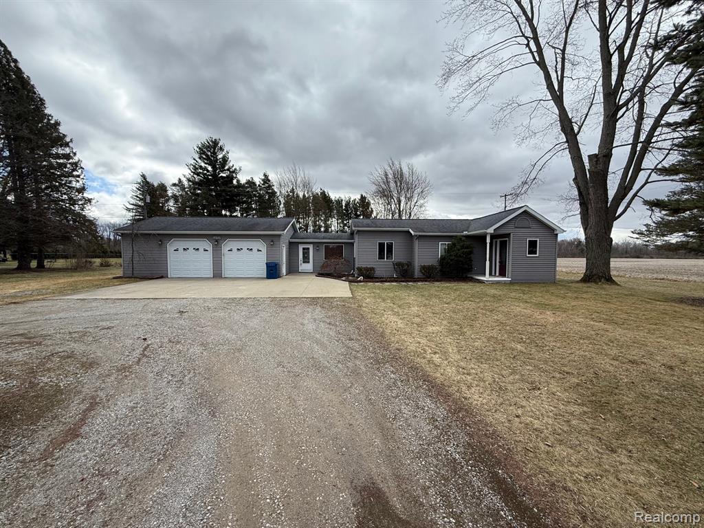 958 N Cass Avenue, Vassar, MI 48768 — front exterior