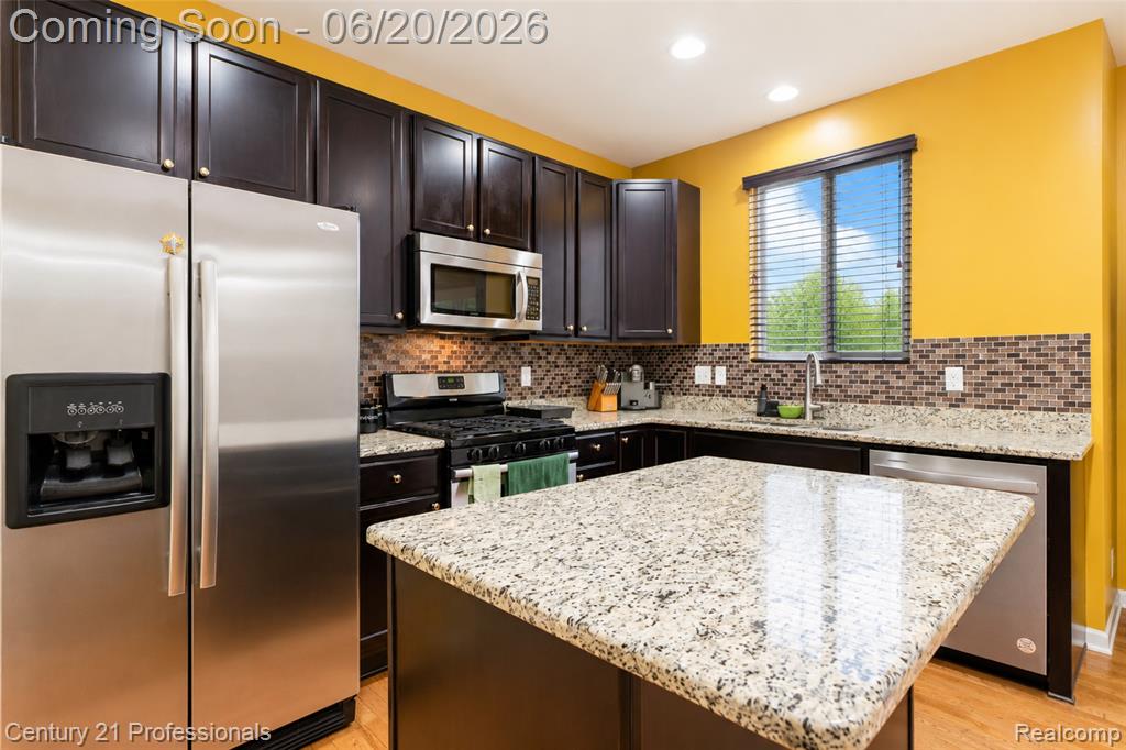 45248 Bartlett Drive, Novi, MI 48377 — Photo 20