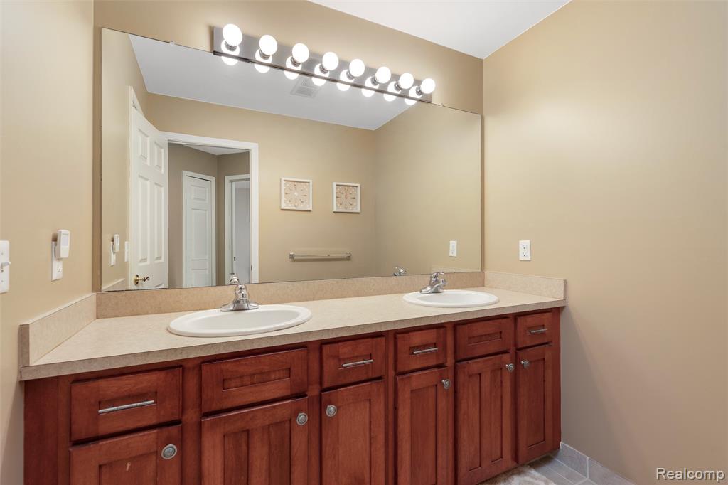 4618 Waterbury Drive, Clarkston, MI 48348 — Photo 33