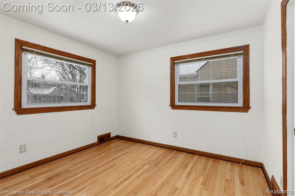 2204 Roslyn Road, Grosse Pointe Woods, MI 48236 — Photo 15
