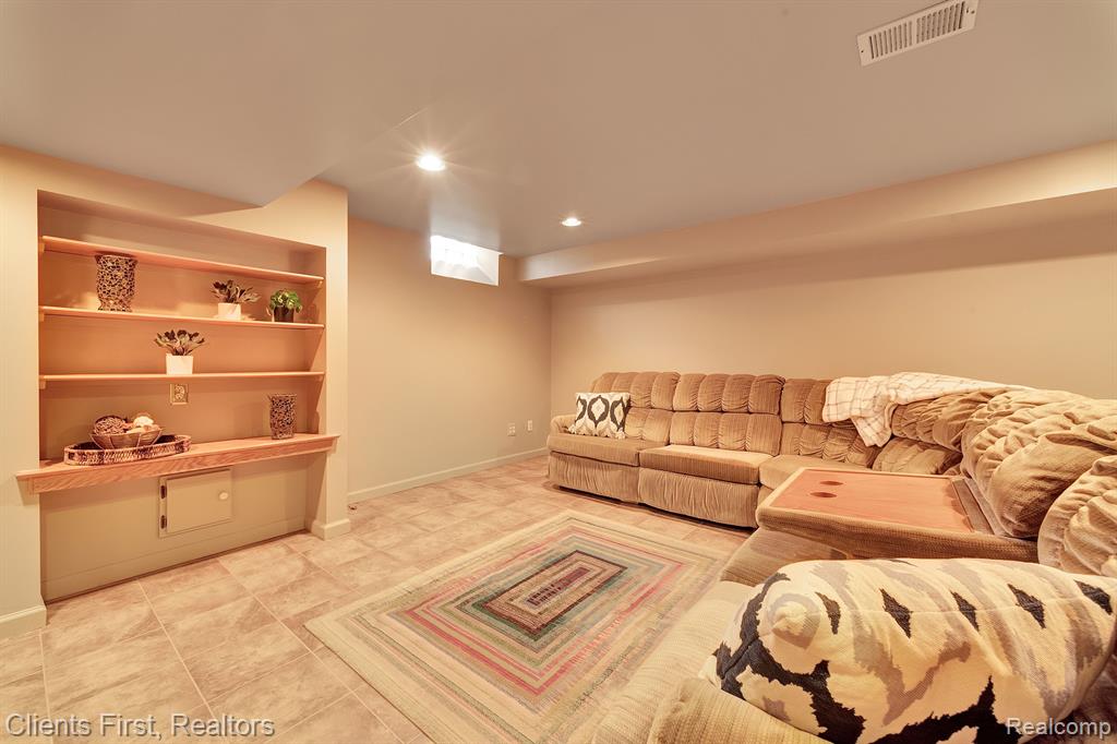 46657 GUNNERY Drive, Canton, MI 48187 — Photo 37