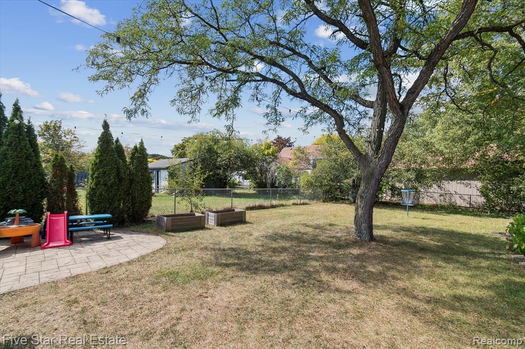 43592 Champlain Court, Canton, MI 48188 — Photo 44