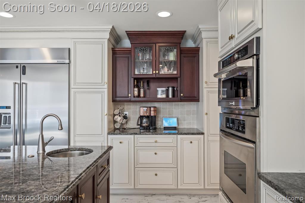 7359 Coach Lane, West Bloomfield, MI — Photo 21