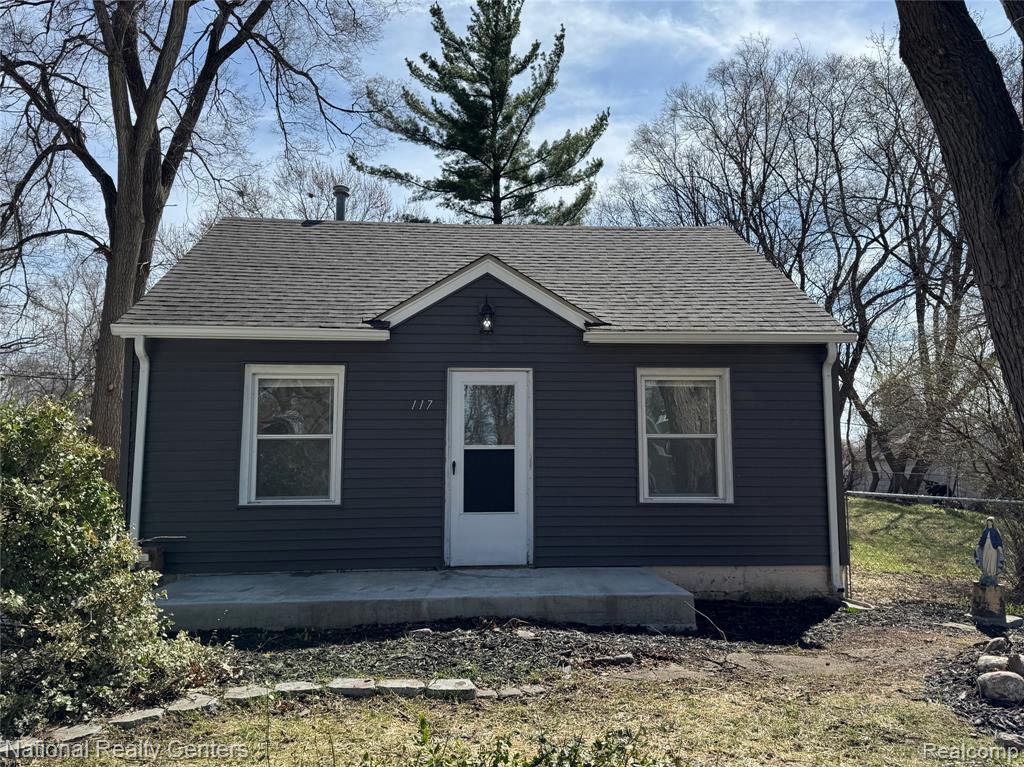 117 W Strathmore, Pontiac, MI 48340 — front exterior
